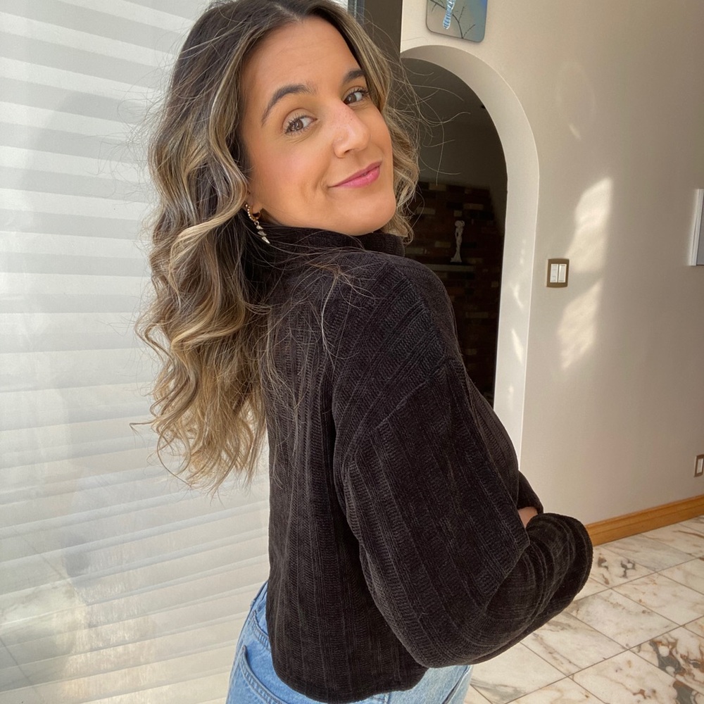 Black Cropped Turtle Neck